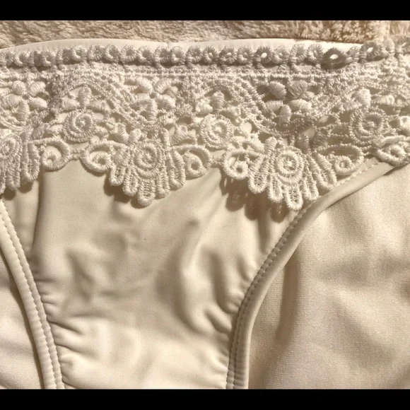 ❤️‍🔥R, W & B 2 IN 1 REVERSIBLE STARS & STRIPES BIKINI WITH WHITE BOTTOMS SIZE M - Picture 3 of 9